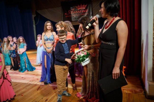 У Луцьку танцювали задля здійснення мрій дітей з інвалідністю. ФОТО