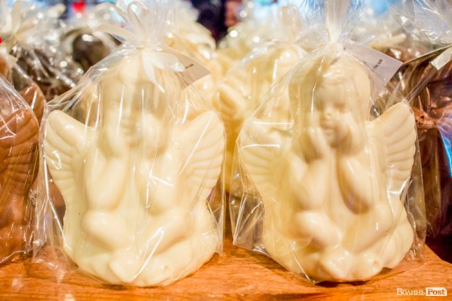 «Камасутра», пістолети і картини: найоригінальніші вироби з шоколаду у Луцьку. ФОТО