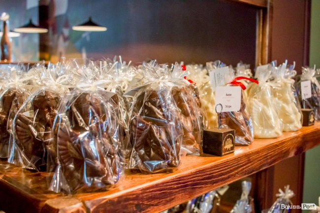 «Камасутра», пістолети і картини: найоригінальніші вироби з шоколаду у Луцьку. ФОТО