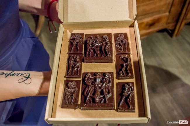 «Камасутра», пістолети і картини: найоригінальніші вироби з шоколаду у Луцьку. ФОТО