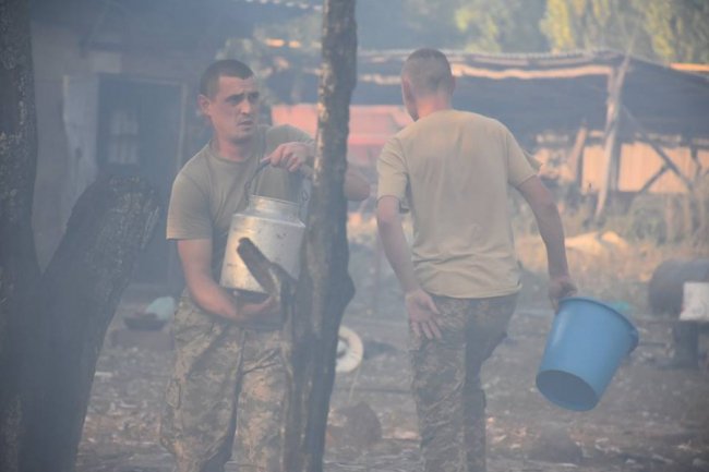Військові волинської бригади допомогли загасити пожежу на Луганщині: постраждав боєць. ФОТО