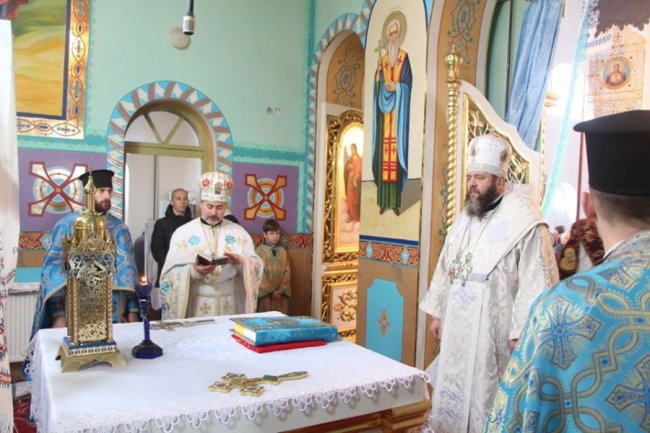 Владика Михаїл відправив різдвяну службу під Луцьком. ФОТО