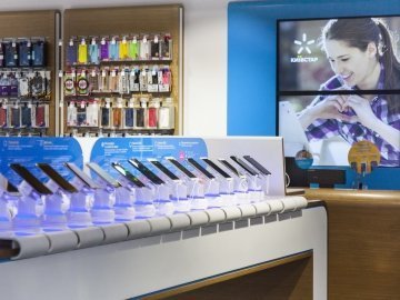 Смартфони, планшети та 3G: у Луцьку відкрили новий магазин Київстар*