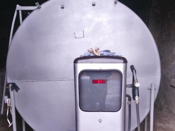 На Волині викрили нелегальну заправку. ФОТО