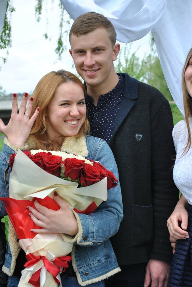 Їхала рятувати коханого, а стала нареченою: романтична історія освідчення на Волині. ФОТО