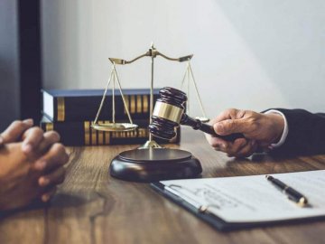 Покарали волинянина, який переходив дорогу на червоне світло і потрапив під колеса авто