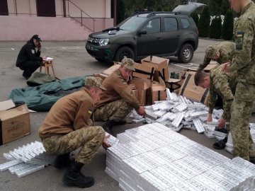 Луцькі прикордонники «спалили» 32 ящики з незаконним куривом