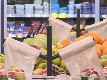 Платні пакети-«маєчки» у Луцьку: думки покупців, екологів та представників бізнесу. ВІДЕО