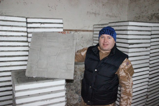 Волинський атовець виготовляє термопанелі для фасадів. ФОТО