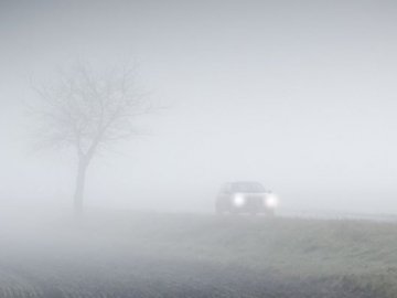 Туман і ожеледиця: волинських водіїв  попереджають про небезпеку на дорогах