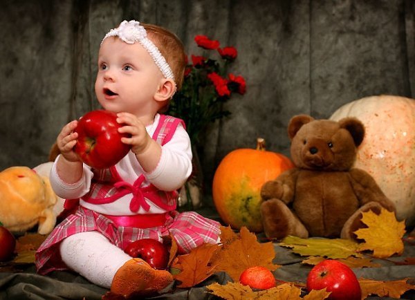 Обрали найкраще дитяче фото осені