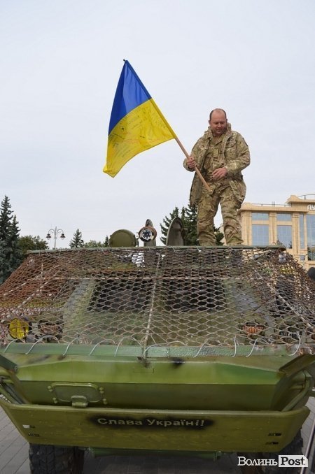 Батальйону «Айдар» подарували «броньовика». ФОТО