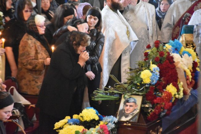 Лучани провели в останню дорогу Героїв Івана Бондарука, Сергія Доценка та Геннадія Сижука