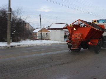 У Луцькій мерії показали, як боряться з ожеледицею