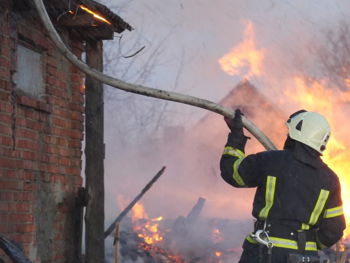 Куріння вбиває: на Волині через недопалок сталася масштабна пожежа