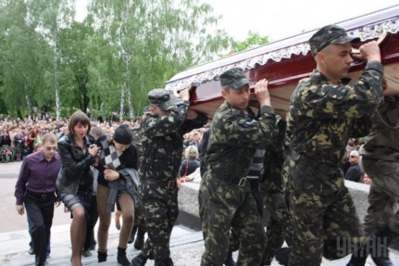 Попрощалися із жертвами російської агресії на Сході. ФОТО