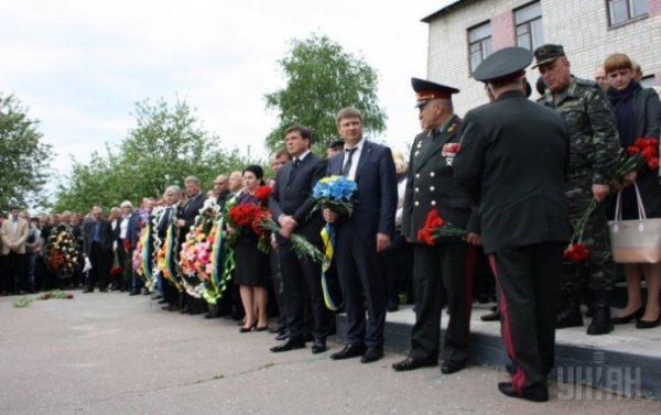 Попрощалися із жертвами російської агресії на Сході. ФОТО
