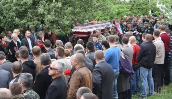 Попрощалися із жертвами російської агресії на Сході. ФОТО