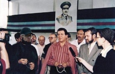 Фотожаби: як Яценюк у Чечні воював. ФОТО