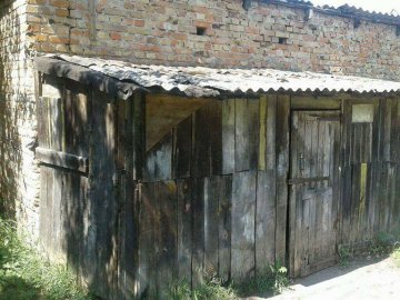 У Луцьку демонтували сараї-розвалюхи. ФОТО