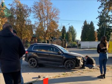 У Луцьку на Рівненській ДТП: дві іномарки не розминулися на повороті  