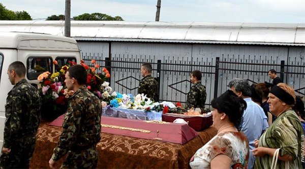 Поховали загиблого під Волновахою нововолинця. ФОТО. ВІДЕО