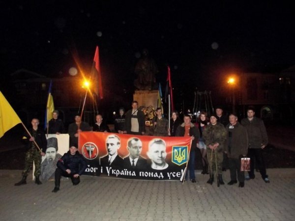 У Нововолинську спалили опудало Путіна. ФОТО