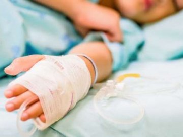 Лікарі повідомили про стан 3-річної дівчинки, яку на Волині збив легковик 