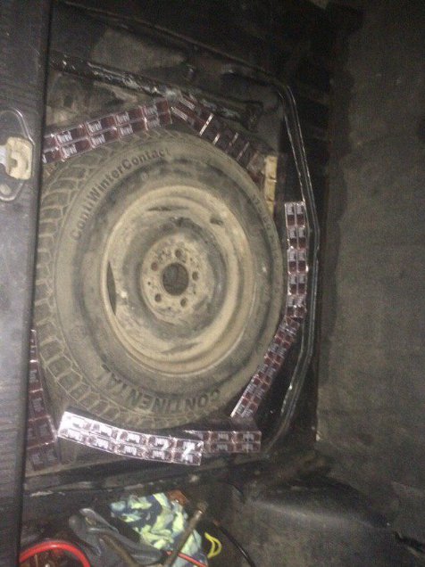 Волинянин намагався провезти в Україну контрабандні цигарки. ФОТО