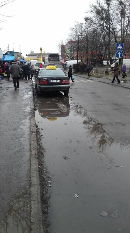 Луцьком їздить нестандартне «лімузин-таксі». ФОТО