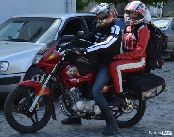 Під Луцьком - тусовка байкерів. ФОТО