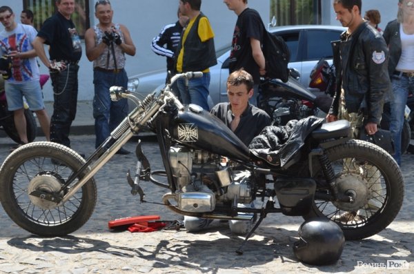 Під Луцьком - тусовка байкерів. ФОТО