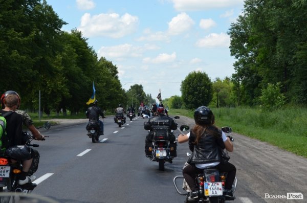 Під Луцьком - тусовка байкерів. ФОТО