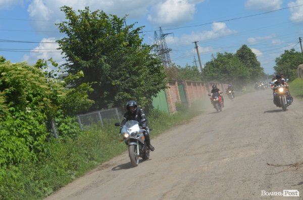 Під Луцьком - тусовка байкерів. ФОТО