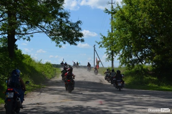 Під Луцьком - тусовка байкерів. ФОТО