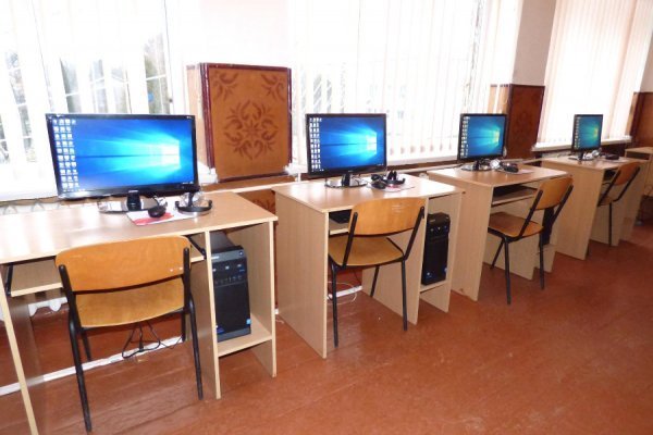 Дві волинські школи отримали нові комп’ютери