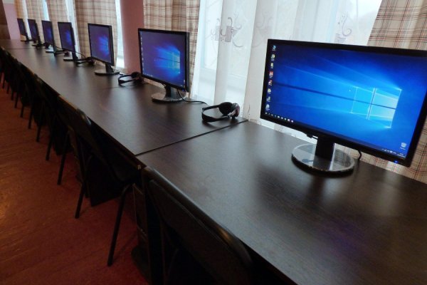 Дві волинські школи отримали нові комп’ютери