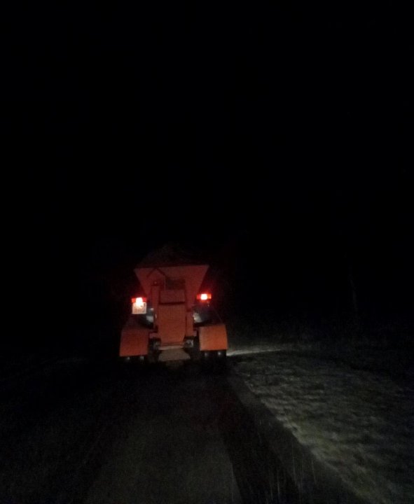 На Волині зі снігом та ожеледицею вночі боролося 65 механізмів 