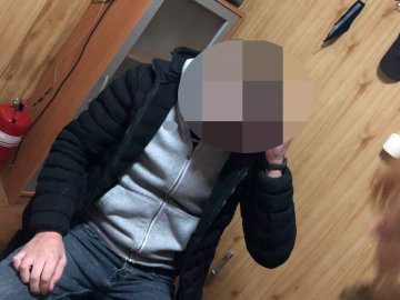 На Волині п’яний молодик, який був за кермом легковика, обматюкав і побив патрульного