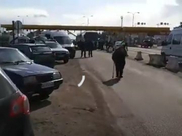 На усіх, хто блокував «Ягодин» через обов’язкову обсервацію, поліція склала протоколи 