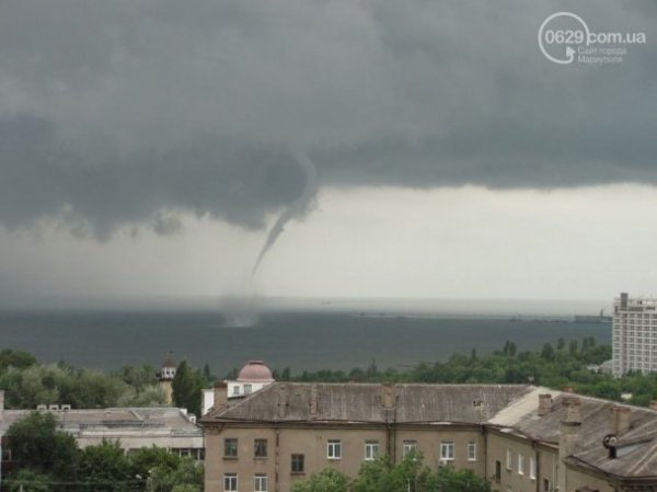 Маріуполем пройшлася гроза, схожа на смерч. ФОТО. ВІДЕО