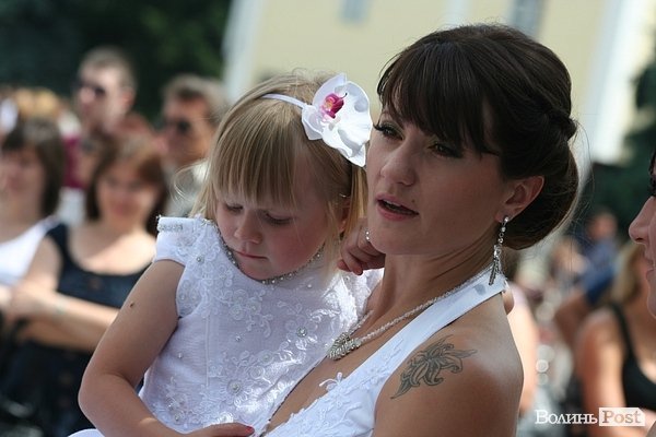 Парад наречених у Луцьку. ФОТО