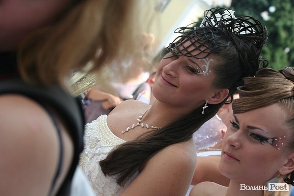 Парад наречених у Луцьку. ФОТО
