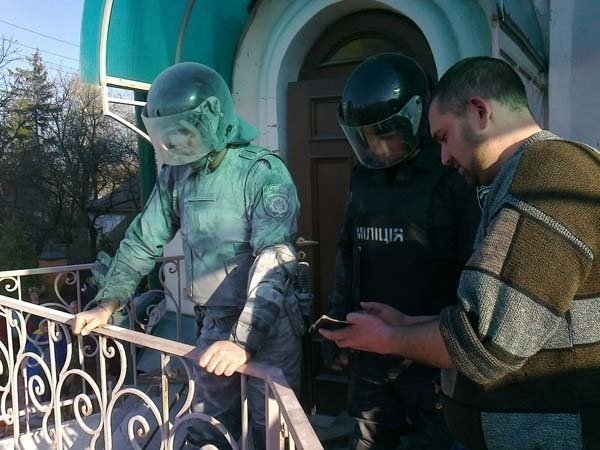 На Кіровоградщині бʼються за церкву. ФОТО. ВІДЕО