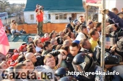 На Кіровоградщині бʼються за церкву. ФОТО. ВІДЕО