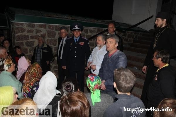 На Кіровоградщині бʼються за церкву. ФОТО. ВІДЕО