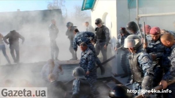 На Кіровоградщині бʼються за церкву. ФОТО. ВІДЕО