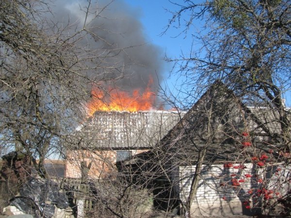 Поблизу Луцька горів будинок. ФОТО. ВІДЕО
