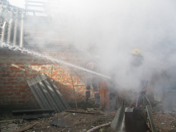 Поблизу Луцька горів будинок. ФОТО. ВІДЕО