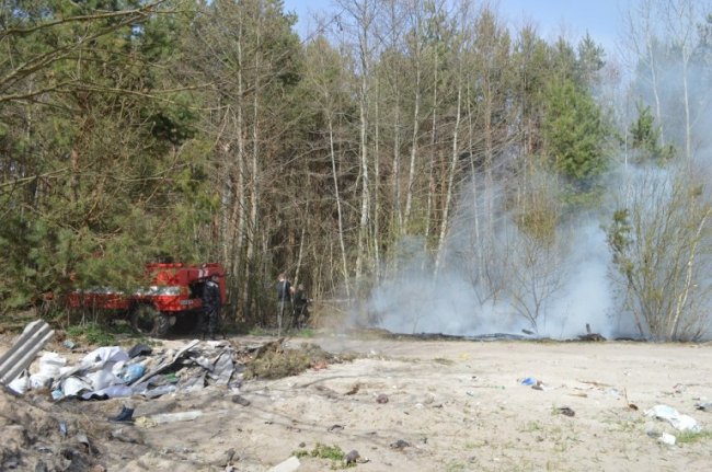 Загрожувало лісовою пожежою: на Волині через підпал горіли сміттєзвалища. ФОТО. ВІДЕО
